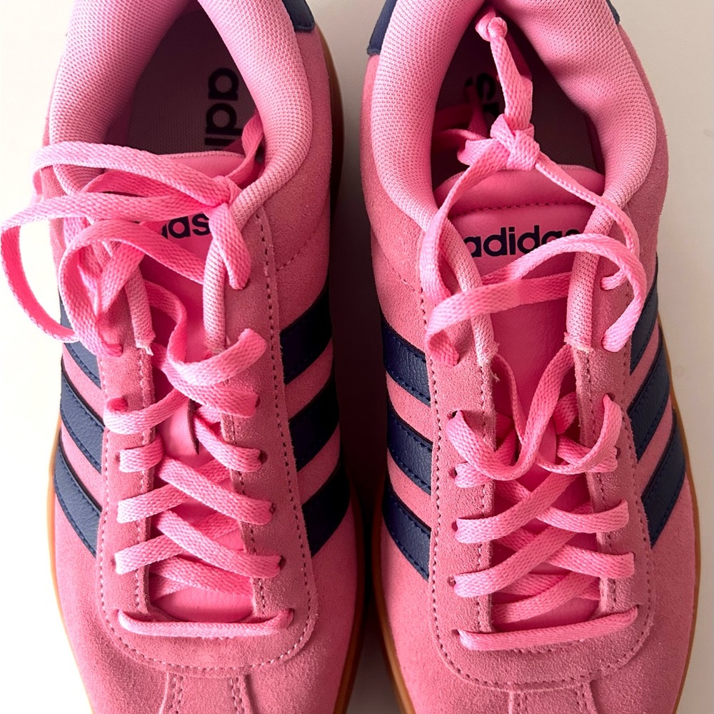 NEW/ ADIDAS VL Court Bold Womens Platform Shoes NEW
Pink/Blue
Size 8